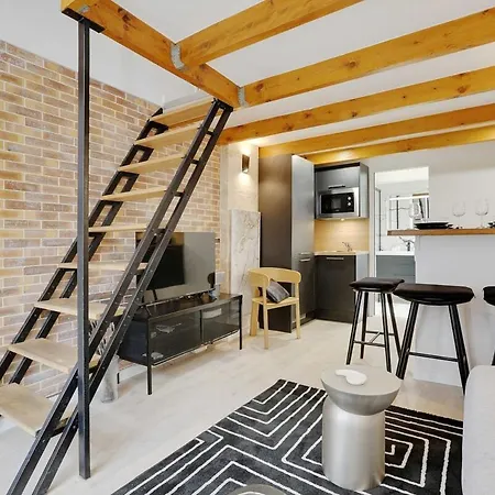 Duplex Cosy Canal Saint Martin Париж